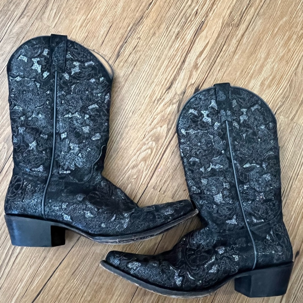 Size 9.5 Shyanne Boots